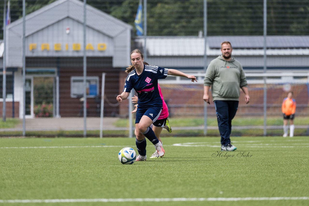 Bild 111 - wCJ Osterroenfelder TSV - VfL Pinneberg : Ergebnis: 0:15